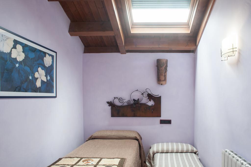 Mas La Riera Guest House Campdevanol Room photo